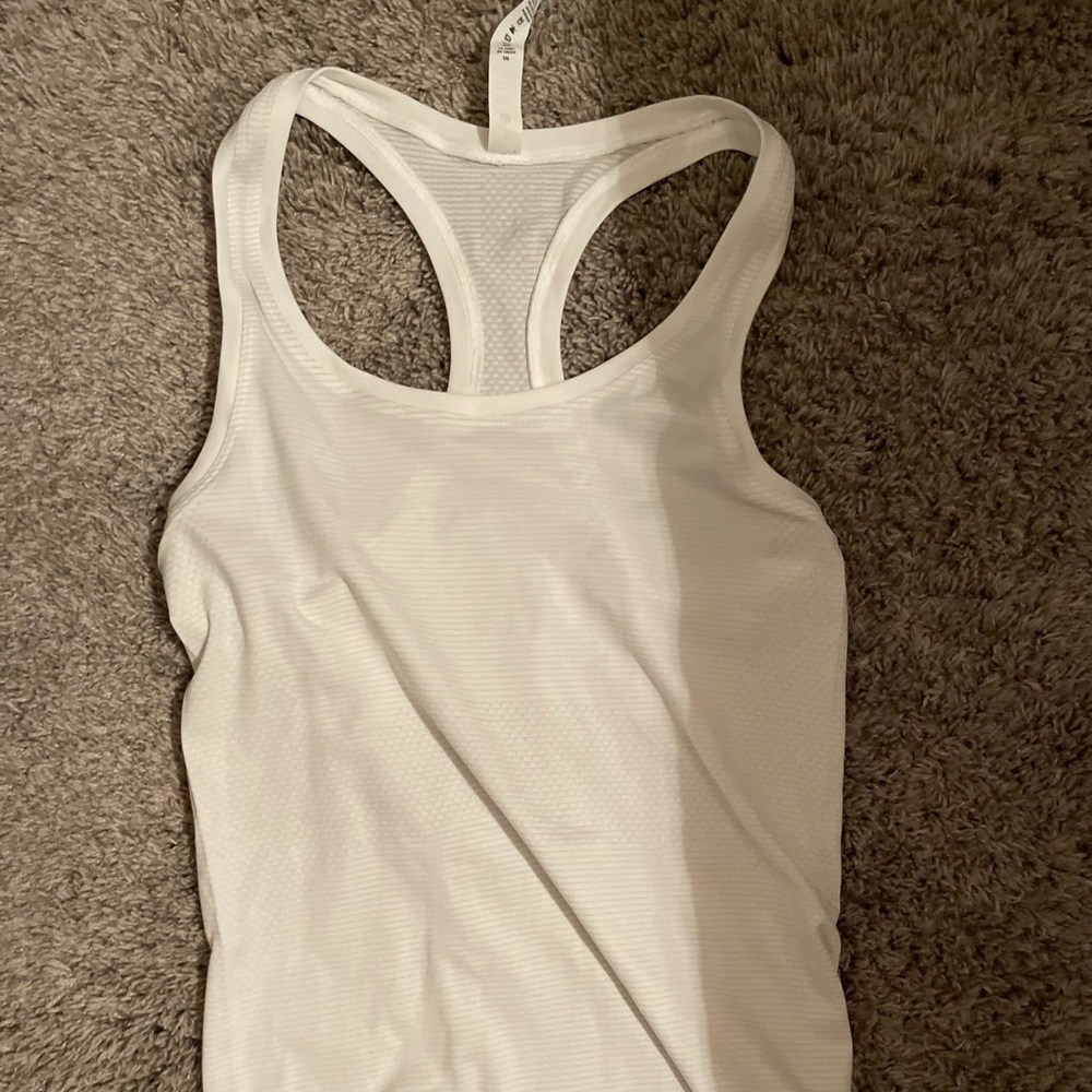 white lululemon tank top size 4